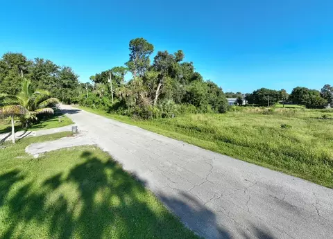 458 Capitol St, North Fort Myers, FL 33903