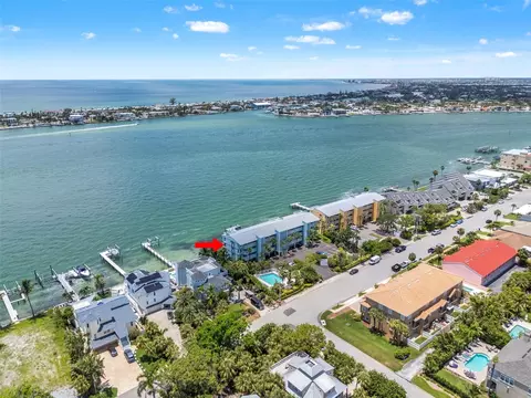 380 8th Ave N #4, Tierra Verde, FL 33715