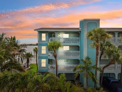 380 8th Ave N #4, Tierra Verde, FL 33715
