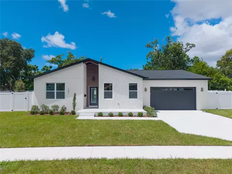 131 Kingston St S, Saint Petersburg, FL 33711