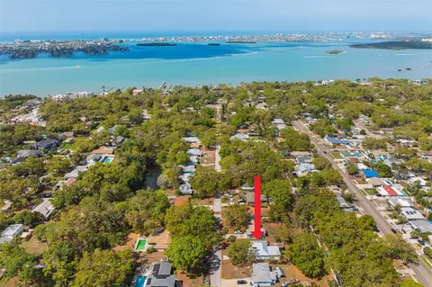 8023 Country Club Rd N, Saint Petersburg, FL 33710