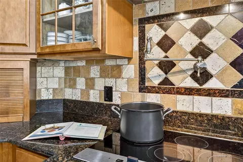 Kitchen - 13887 Gavin Rd, Dover, FL 33527 photo 8 of 8