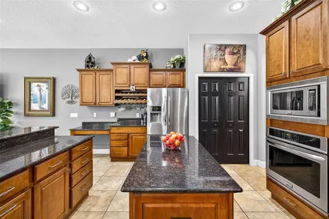 Kitchen - 13887 Gavin Rd, Dover, FL 33527 photo 7 of 8
