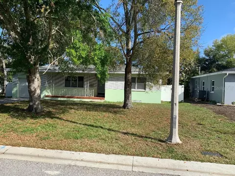 362 Foster Ln, Belleair, FL 33756