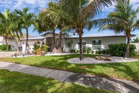 430 Palm Is SE, Clearwater Beach, FL 33767