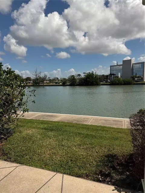 7425 Bay Island Dr S #103, South Pasadena, FL 33707