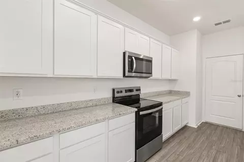 Kitchen - 1790 White Elephant Loop, Winter Haven, FL 33884 photo 5 of 5