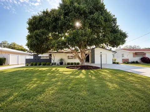 8484 120th St, Seminole, FL 33772