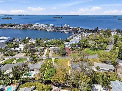 216 Shore Dr, Palm Harbor, FL 34683
