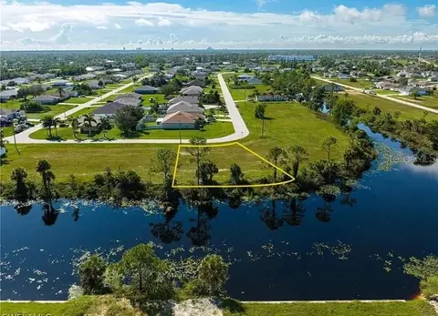 2117 NE 43rd Ln, Cape Coral, FL 33909