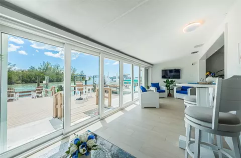 476 Boca Ciega Point Blvd S, Saint Petersburg, FL 33708