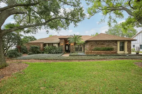 17913 Clear Lake Dr, Lutz, FL 33548