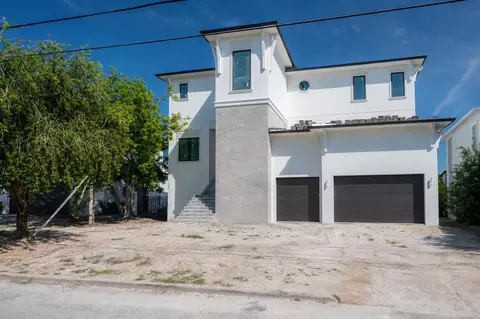 654 Geneva Pl, Tampa, FL 33606