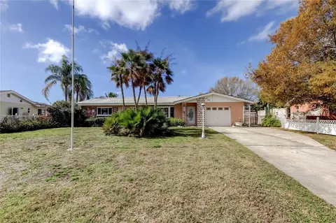 8586 Forsyth Dr, Seminole, FL 33772