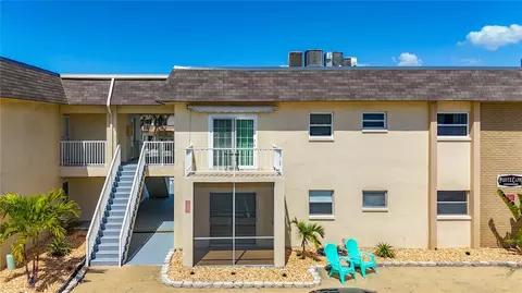 184 117th Ave #2, Treasure Island, FL 33706