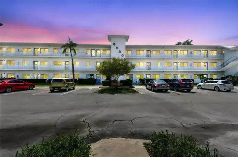 8080 112th St #108, Seminole, FL 33772