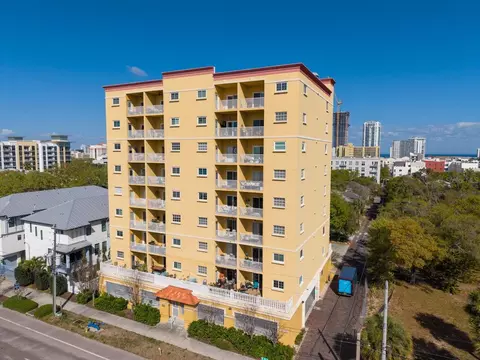 316 8th St S #402, Saint Petersburg, FL 33701