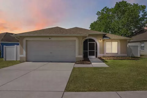 3223 Summer Cruise Dr, Valrico, FL 33594
