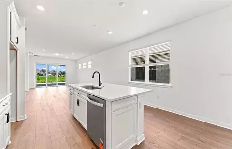 Kitchen - 14752 Sunlit Cir, Parrish, FL 34219 photo 2 of 2