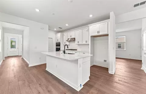 Kitchen - 14752 Sunlit Cir, Parrish, FL 34219 photo 1 of 2