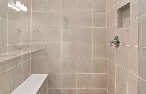 Bath - 14752 Sunlit Cir, Parrish, FL 34219 photo 2 of 3