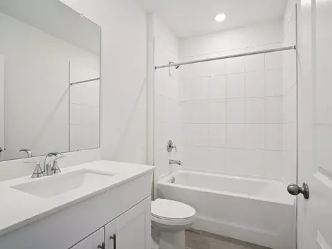 Bath - 7734 Satterfield Ter, Parrish, FL 34219 photo 1 of 3