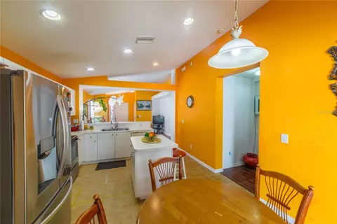 Kitchen - 11351 Cocoa Beach Dr, Riverview, FL 33569 photo 3 of 4