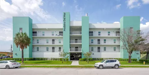 15305 1st St E #202, Madeira Beach, FL 33708