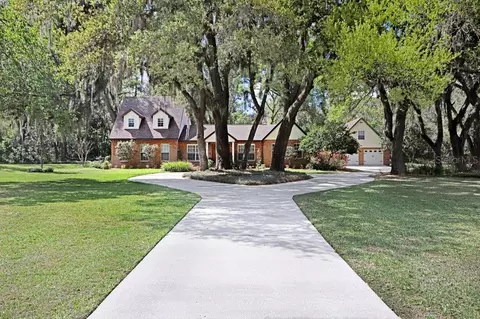 36805 Waterfall Dr, Dade City, FL 33525