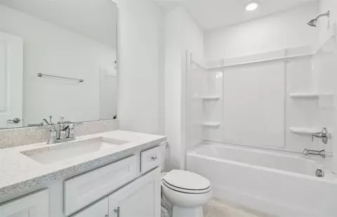 Bath - 17040 Canary Trl, Parrish, FL 34219 photo 3 of 3