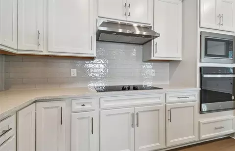 Kitchen - 17040 Canary Trl, Parrish, FL 34219 photo 2 of 4