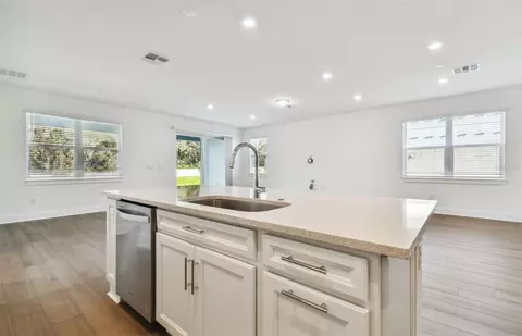 Kitchen - 17040 Canary Trl, Parrish, FL 34219 photo 4 of 4