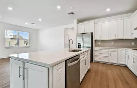 Kitchen - 17040 Canary Trl, Parrish, FL 34219 photo 3 of 4