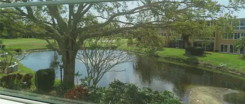 225 Country Club Dr #C225, Largo, FL 33771