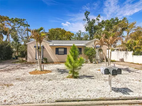 2007 54th St S, Gulfport, FL 33707