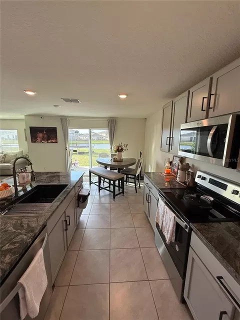 Kitchen - 10662 Chippewa Dr, Parrish, FL 34219 photo 1 of 6