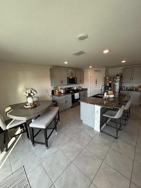 Kitchen - 10662 Chippewa Dr, Parrish, FL 34219 photo 6 of 6