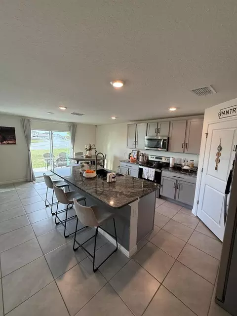 Kitchen - 10662 Chippewa Dr, Parrish, FL 34219 photo 4 of 6