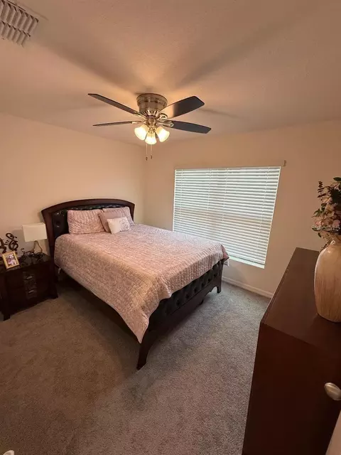 Bedroom - 10662 Chippewa Dr, Parrish, FL 34219 photo 3 of 4