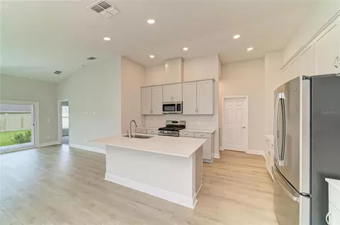 Kitchen - 12373 Oak Hill Way, Parrish, FL 34219 photo 2 of 6