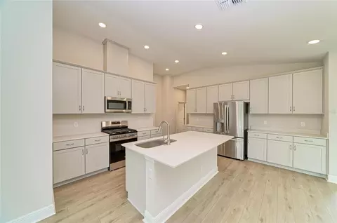 Kitchen - 12373 Oak Hill Way, Parrish, FL 34219 photo 3 of 6
