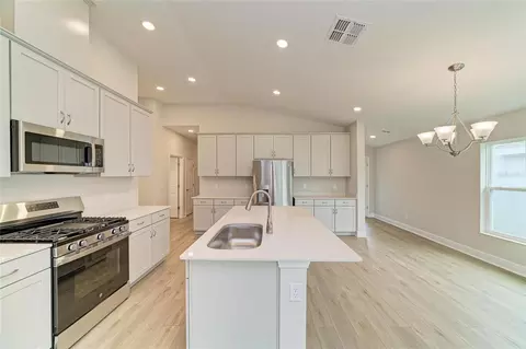Kitchen - 12373 Oak Hill Way, Parrish, FL 34219 photo 5 of 6