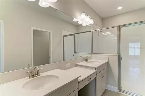 Bath - 12373 Oak Hill Way, Parrish, FL 34219 photo 1 of 4