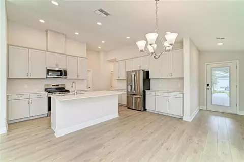 Kitchen - 12373 Oak Hill Way, Parrish, FL 34219 photo 6 of 6