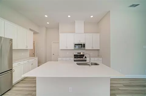 Kitchen - 12369 Oak Hill Way, Parrish, FL 34219 photo 3 of 6