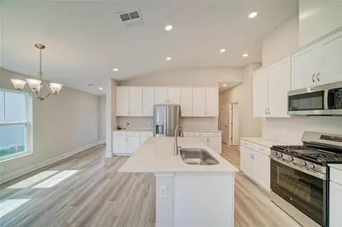 Kitchen - 12369 Oak Hill Way, Parrish, FL 34219 photo 4 of 6