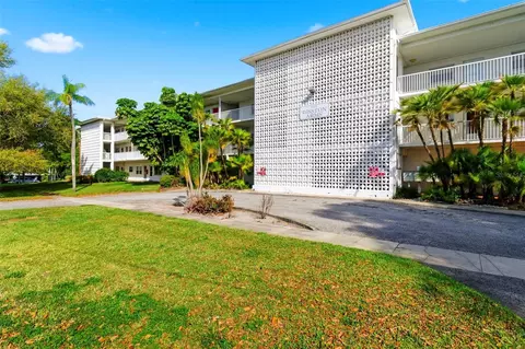 5155 9th Ave N #104, Saint Petersburg, FL 33710