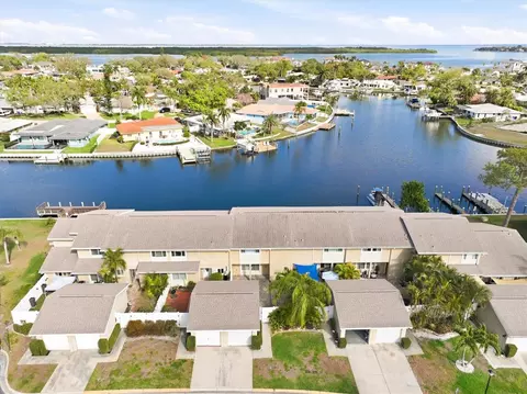 6537 Cape Hatteras Way NE #4, Saint Petersburg, FL 33702