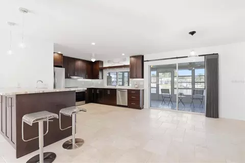 6537 Cape Hatteras Way NE #4, Saint Petersburg, FL 33702