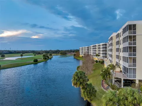 1200 Country Club Dr #1206, Largo, FL 33771